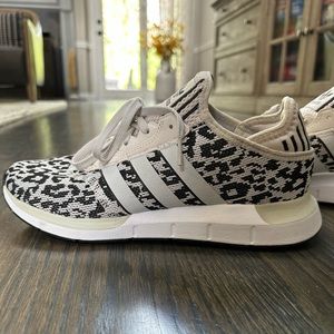 Adidas Originals Womens Swift Run size 9.5